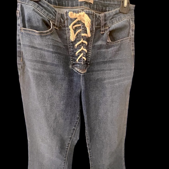 WONDERLY FLARE LEG, WAIST TIE JEANS- SIZE 30” WAIST AND 32” LENGTH! Sexy cute! - Picture 12 of 13